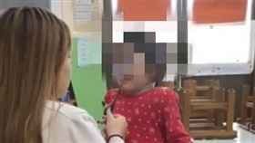  台中幼兒園女老師，拿利剪恐嚇刺、剪掉眼睛鼻子，女孩「抗拒閃躲」，園方把畫面刪除(圖／議員江和樹提供)