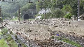 快訊／雨勢過大！台鐵和仁=崇德「路線中斷」　預計20時恢復通車（圖／翻攝自台灣便當管理局-附屬鐵路部臉書）