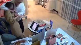 陳男持美工刀威脅士林護膚店美容師。（圖／翻攝畫面）