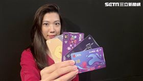 星展聯名卡系列今（22）日一共推出四張卡別，包括「星展饗樂生活卡」、「星展PChome Prime聯名卡」、「星展HAPPY GO聯名卡」以及「星展喜憨兒認同卡」。（圖／記者王翊綺攝影）