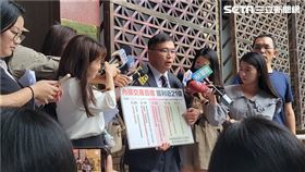 ▲律師林文鵬再赴北檢對張國華、柯麗卿提告涉嫌違反證交法內線交易罪。（圖／記者楊佩琪攝）