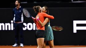 詹皓晴與俄羅斯搭檔庫德梅托娃（Veronika Kudermetova）在WTA斯圖加特女網雙打賽封后。（圖／翻攝自斯圖加特官網）