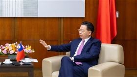 吳釗燮接受紐媒體專訪  談台爭取加入CPTPP外交部22日表示，外交部長吳釗燮（右）接受紐西蘭網媒「新聞編輯室」（Newsroom）專訪。（外交部提供）中央社記者吳昇鴻傳真  113年4月22日