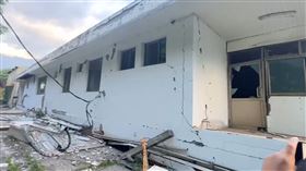 ▲花蓮吉安鄉自強路巷內一處2層樓舊工廠因地震塌陷。（圖／翻攝畫面)