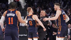 ▲尼克迪文謙索（Donte DiVincenzo）剩下20.8秒出手投進逆轉比數三分球。（圖／美聯社／達志影像）