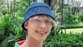 炎亞綸嚇到飆髒話。（圖／翻攝自臉書）