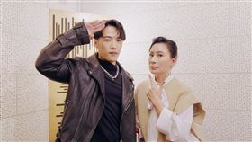 金曲饒舌鬼才熊仔與歌仔戲天王小生陳亞蘭驚喜合創新饒舌歌仔戲〈好戲〉。（圖／索尼音樂提供）