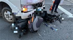 五股,疏洪一路,貨車,機車,噴飛,骨折,破裂,闖紅燈,