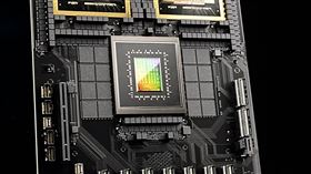 黃仁勳宣布新AI晶片輝達（NVIDIA）執行長黃仁勳於GTC大會宣布推出次世代AI晶片Blackwell，採用台積電4奈米製程技術打造，他並拿出上一代Hopper晶片說，「Hopper非常棒，但我們需要更大的GPU」，引起全場大笑。中央社記者張欣瑜舊金山攝  113年3月19日