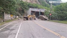 太魯閣又坍!落石驚險緊急封路