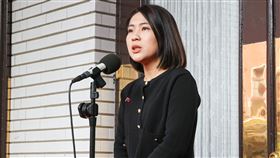 立院開議爆衝突  徐巧芯說明原因國民黨立委徐巧芯與民進黨立委黃捷20日上午在立法院會爆發衝突，雙方互罵，場面火爆。圖為徐巧芯下午在議場前接受媒體聯訪，說明衝突原因。中央社記者鄭清元攝  113年2月20日