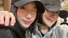 小S（右）的大女兒許曦文Elly今年滿18歲，外型與學業都很出眾。（圖／取自小S臉書）