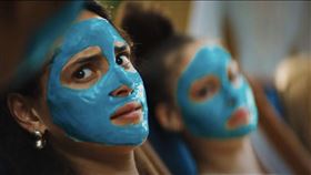 《求救眨眨眼》。（圖／翻攝YT）