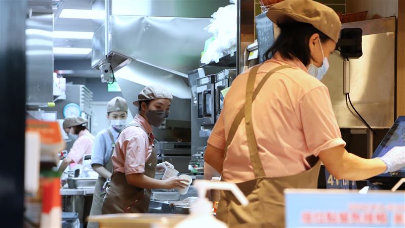 64%憂工時過勞 加班十大副作用你中哪些？