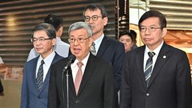 行政院長陳建仁今（24）日出席「TPASS慶週年 乘車金大放送」活動。（圖／行政院提供)