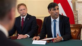 英相蘇納克訪波蘭 加碼軍援烏克蘭200億元英國首相蘇納克（右）23日展開波蘭訪問行程，將宣布加碼軍援烏克蘭5億英鎊（約新台幣200億元），以及提供新一輪大規模援烏軍備，包含逾1600枚飛彈。（英國首相府提供）中央社記者陳韻聿倫敦傳真  113年4月23日