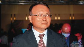 前NCC委員蕭祈宏違法擔任二五電信顧問，暗中替業者穿針引線，企圖疏通與NCC及中華電信的政商關係。