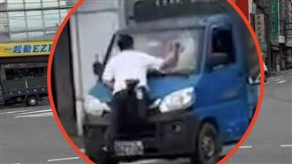 楊梅街頭浩克現身！一拳K破擋風玻璃