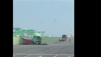 新／高雄死亡車禍！人噴飛貨車仍詭異打轉