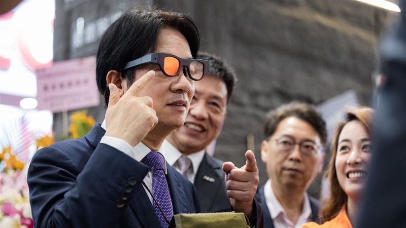 賴清德：顯示器與半導體業都撐起台灣經濟