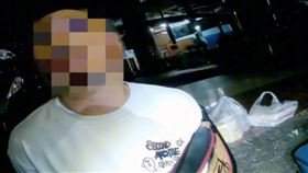 駕車違停竟揭發通緝犯，警方破獲詐欺通緝案。（圖／翻攝畫面）