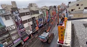 花蓮富凱飯店樓塌，全國最大割機進場開拆。（圖／翻攝畫面）