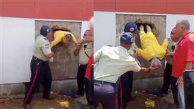 笨囚犯揪團挖地道越獄！鑽出洞口撞見警察開會　尷尬畫面曝光