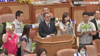 時隔316天侯友宜備詢！綠議員送乖乖酸4字