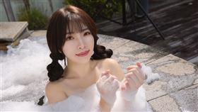 「二壘妹」江宛庭推出首本寫真。（圖／尖端出版提供）