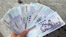 V鈔票沿路掉1200