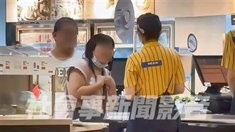 為了飲料兌換券　壽星大媽跳針狂吼店員