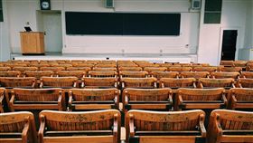 女教授,大學,解聘,校教評,系教評,8年條款