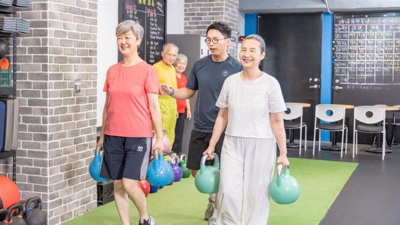 中高齡族群瘋健身  教練：注重「兩個字」