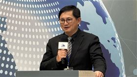 童子賢：AI蓄勢待發 還沒到極致代工廠和碩董事長童子賢24日出席「全球ESG浪潮與企業法律風險管理國際論壇」受訪表示，人工智慧（AI）是科技發展的新指標，就像電動車一樣蓄勢待發，還沒有發展到極致。中央社記者吳家豪攝  113年4月24日