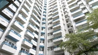 蓮花大樓遭震毀貼黃單　住戶：去年才買