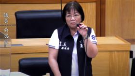 嘉義議員吳思蓉指出，有一位女校長在0403地震當天放下學生不管。（圖／翻攝自YouTube-嘉義縣議會 議事播放頻道頻道）