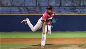 台體大，楊姓男大生，棒球隊投手，遭闖紅燈廂型車追撞，重傷插管，學長喊話：等你好好回來(圖／翻攝畫面)