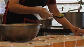徒手抓食材分裝便當　高市府員工餐廳遭投訴