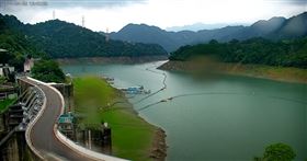 4月25日石門水庫即時影像。（圖／翻攝自桃園智慧旅遊雲 Taoyuan Travel YouTube）