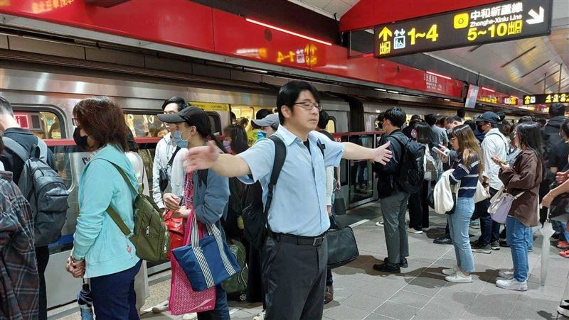 跳軌男「自行翻越月台門」北捷：可罰百萬