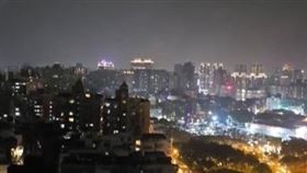 今晚桃園市防空警報器大作，嚇得民眾以為「阿共飛機」真的打過來。（圖／翻攝爆料公社二社）