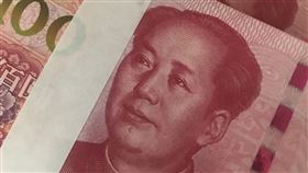 「存款超百萬將永久凍結」？中國央行闢謠中國網上近日流傳儲戶存款逾人民幣百萬將被永久凍結的消息，政策動機是「遏制資本外流」。中國人民銀行微信公眾號22日晚轉載上述傳言指「純屬謠言」。圖為人民幣。中央社記者周慧盈北京攝  112年8月23日