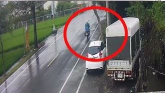 郵差冒雨送信遇死劫　遭路樹砸中畫面曝