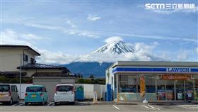 富士山熱門打卡景點，LAWSON便利商店，亂象叢生！ 居民怒反制讓富士山「消失」(圖／民眾提供)