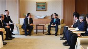 市長與山口縣村岡嗣政知事會談