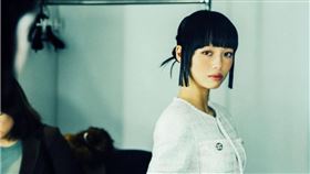 王渝屏誤回彩妝師「什麼醜東西」，遭點名開嗆。（圖／翻攝自IG／王渝屏）