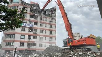 統帥、富凱飯店拆除中　藍天麗池5／1開拆