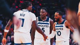 明尼蘇達灰狼作客擊潰鳳凰城太陽，季後賽首輪3連勝，取得「聽牌」優勢。（圖／翻攝自灰狼隊官方X）