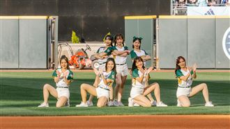 一粒攜台鋼啦啦隊　水手台灣日擠滿3萬人