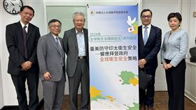 醫界籲台積極響應美國全球衛生安全戰略台灣醫界聯盟基金會27日舉辦首場2024全球衛生治理與政治系列座談會，國防安全研究院執行長陳明(示其)（右2）、台大公共衛生學院教授陳秀熙（左2）等專家學者與會，呼籲台灣應積極響應「美國全球衛生安全戰略（GHSS）」。中央社記者沈佩瑤攝  113年4月27日